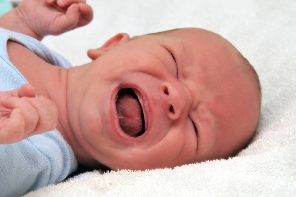 vi sao tre so sinh hay quay khoc.jpg3  - Vì sao trẻ sơ sinh thường hay quấy khóc?