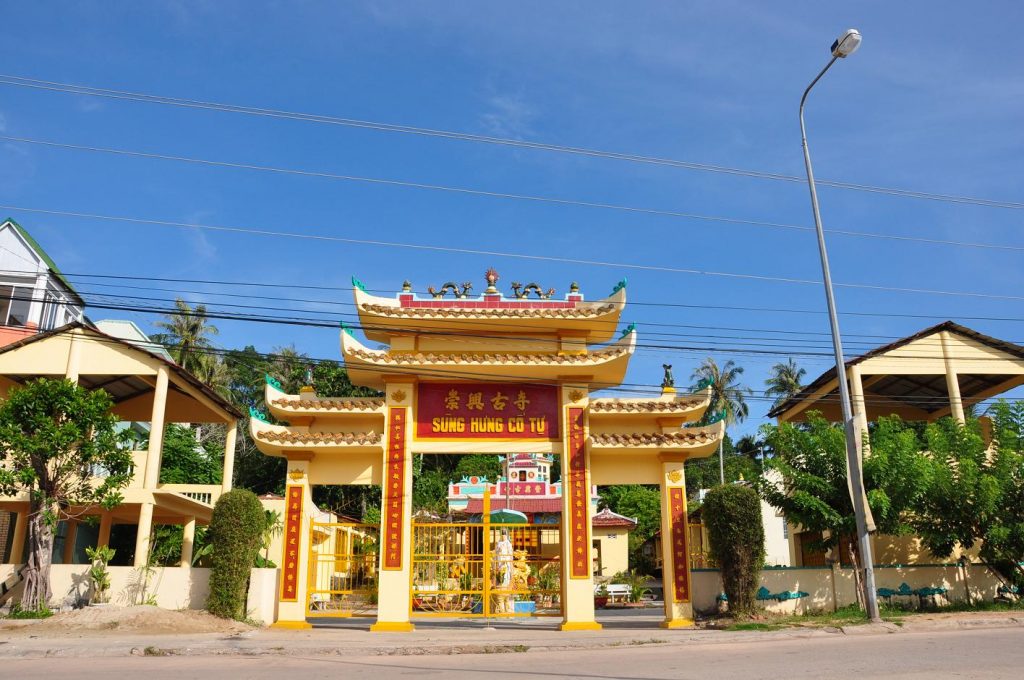 chua thieng o phu quoc 2 1024x680 - Chiêm ngưỡng ba ngôi chùa thiêng ở Phú Quốc nổi tiếng