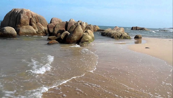 Khám phá vẻ đẹp thu hút của bãi biển Thuận Quý