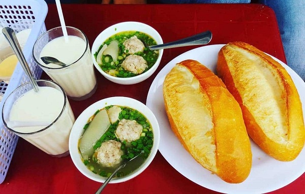 banh mi xiu mai - Đi Đà Lạt ăn gì, ở đâu vừa ngon vừa rẻ?