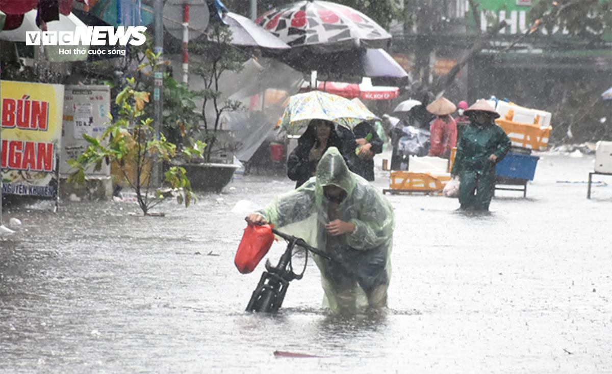 Dự Báo Thời Tiết Hôm Nay 7/10: Miền Bắc mưa lớn kéo dài, cảnh báo lũ quét và sạt lở đất
